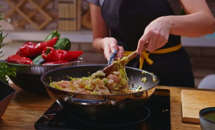 How to use a wok on an electric stove