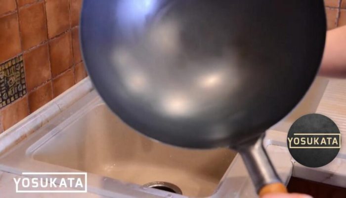 ¿Cómo curar un wok de acero al carbono?